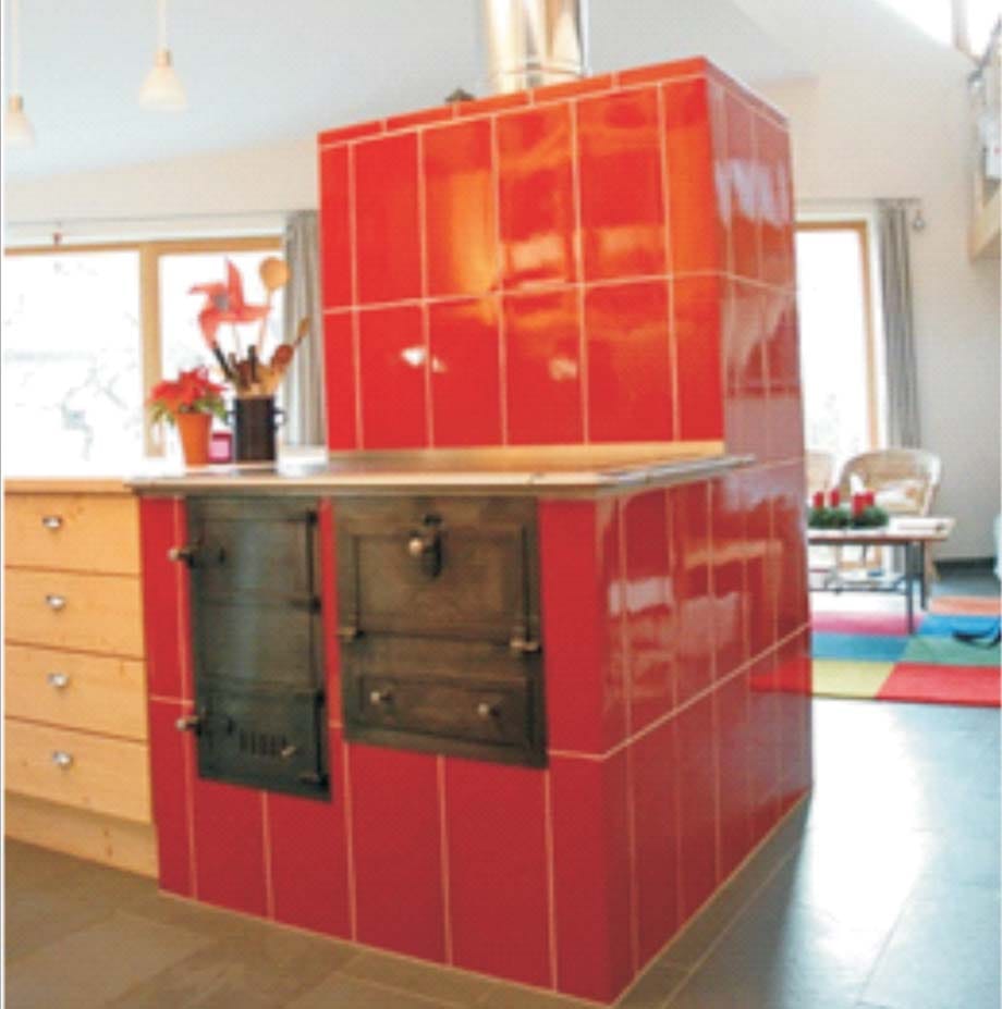 loncena pec stedilnik Sodobna lončena peč z vgrajenim kuriščem in prostorom za počitek