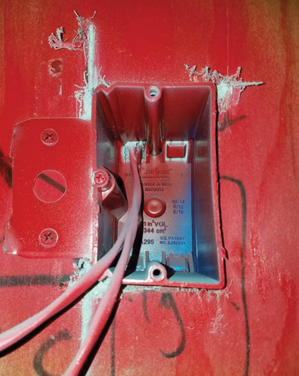 zrakotesnost mesta okrog vticnice je popolnoma zatesnila siva masa