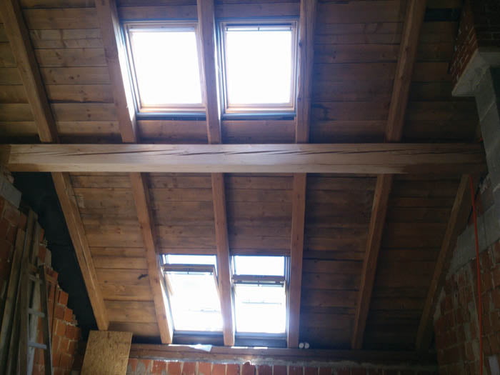 mansarda podstresje stresno okno velux