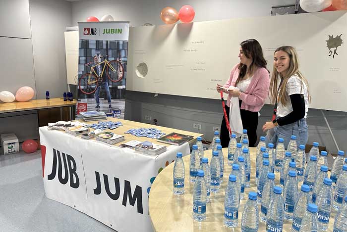 Teater na FDV Jub barva Freedom 520D