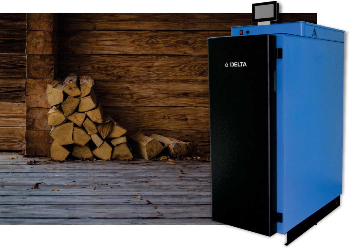 centralna peč na drva Delta ob zloženih polenih