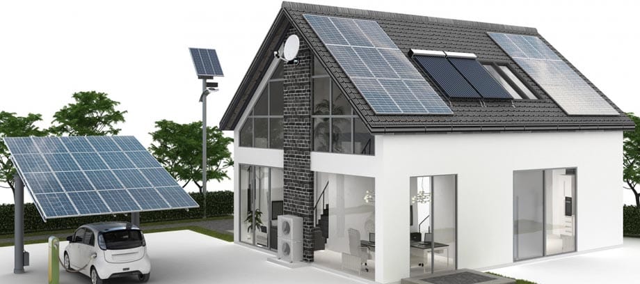 Sončna elektrarna na strehi hiše za ogrevanje s toplotno črpalko in polnjenje električnega avtomobila