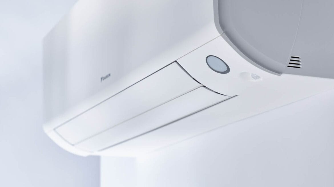 Stenska klimatska naprava Daikin Perfera – elegantna rešitev za učinkovito hlajenje stanovanja.