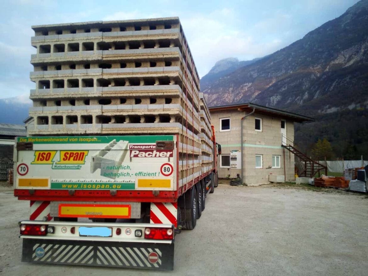 Dostava Isospan zidakov na gradbišče