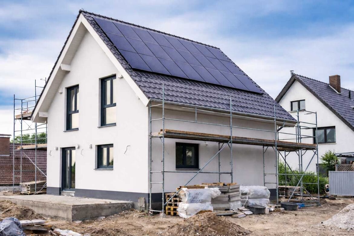 Novogradnja hiše s sončno elektrarno na strehi
