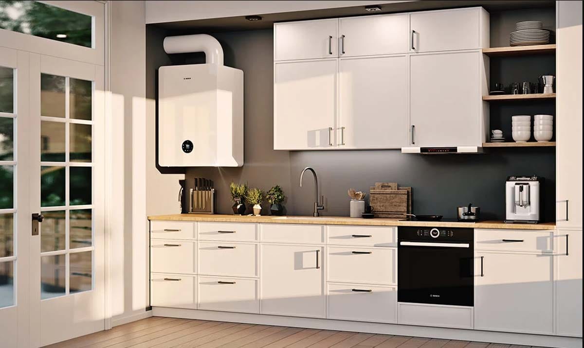 Plinska peč Bosch v sodobni kuhinji – kompaktna rešitev za ogrevanje