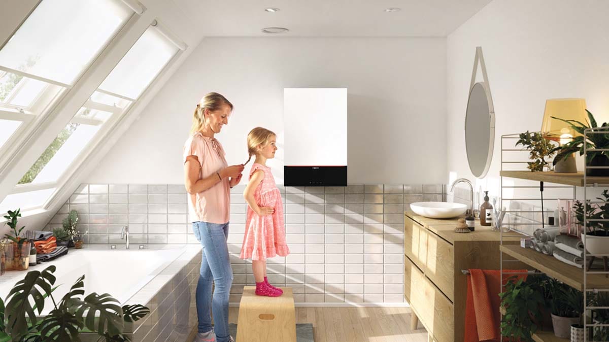 Plinska peč v kopalnici in gospodinjstvo pri vsakdanji rabi energije