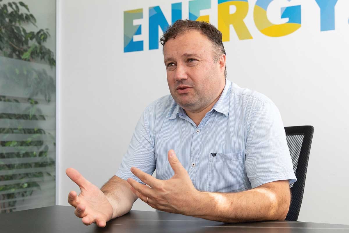 Gregor Novak, direktor in soustanovitelj podjetja SunContract, ob predstavitvi tržnice souporabe električne energije